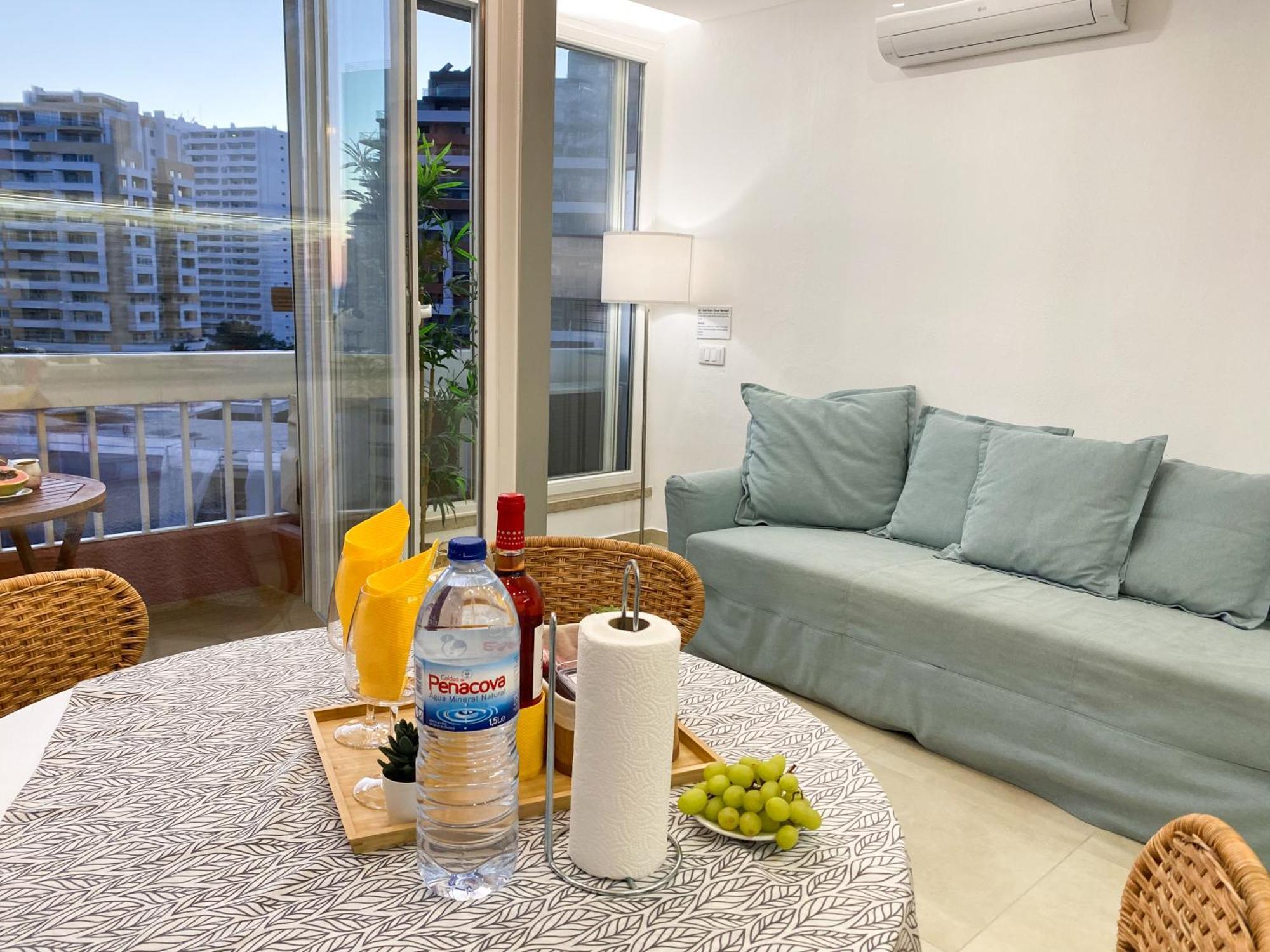 Luxury 2 Min Beach With Balcony, Ocean View, Wifi, Ac, Smarttv Portimão Eksteriør bilde