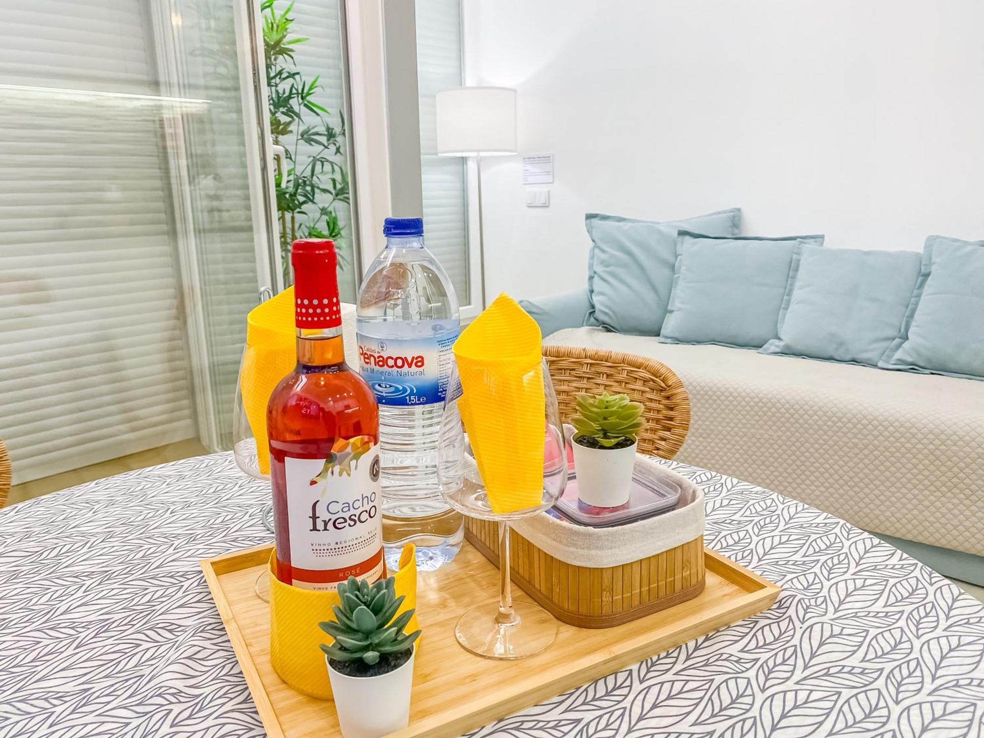 Luxury 2 Min Beach With Balcony, Ocean View, Wifi, Ac, Smarttv Portimão Eksteriør bilde