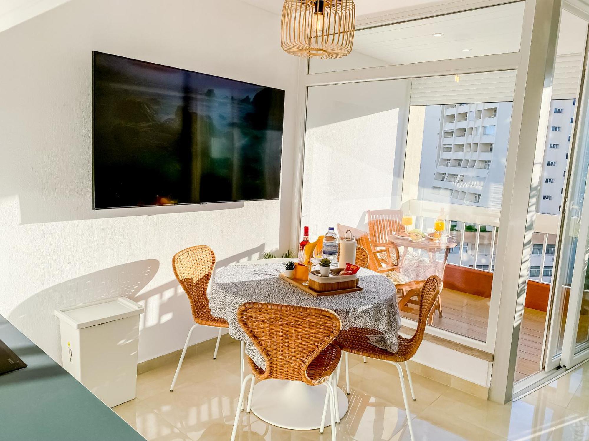 Luxury 2 Min Beach With Balcony, Ocean View, Wifi, Ac, Smarttv Portimão Eksteriør bilde