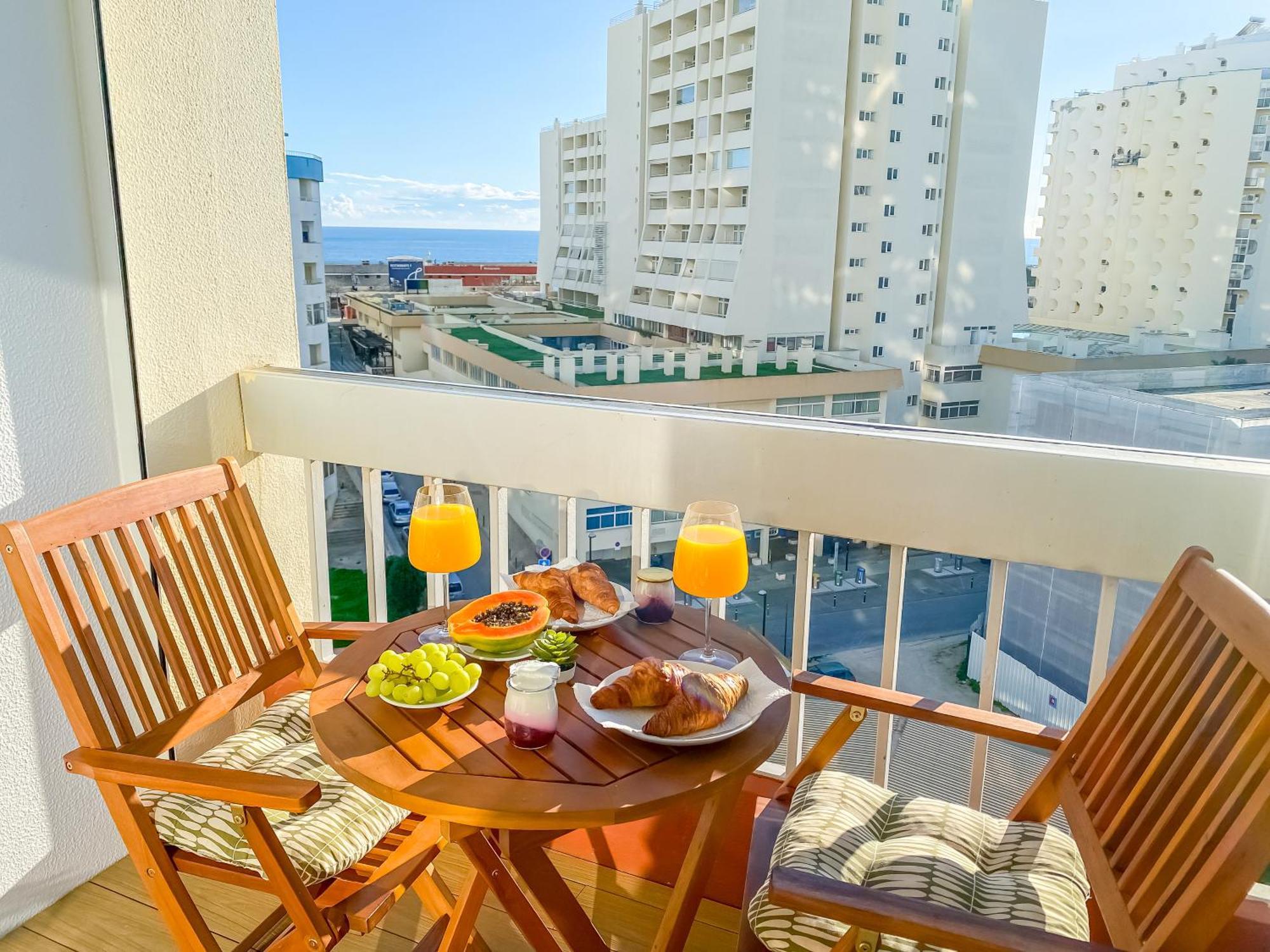 Luxury 2 Min Beach With Balcony, Ocean View, Wifi, Ac, Smarttv Portimão Eksteriør bilde