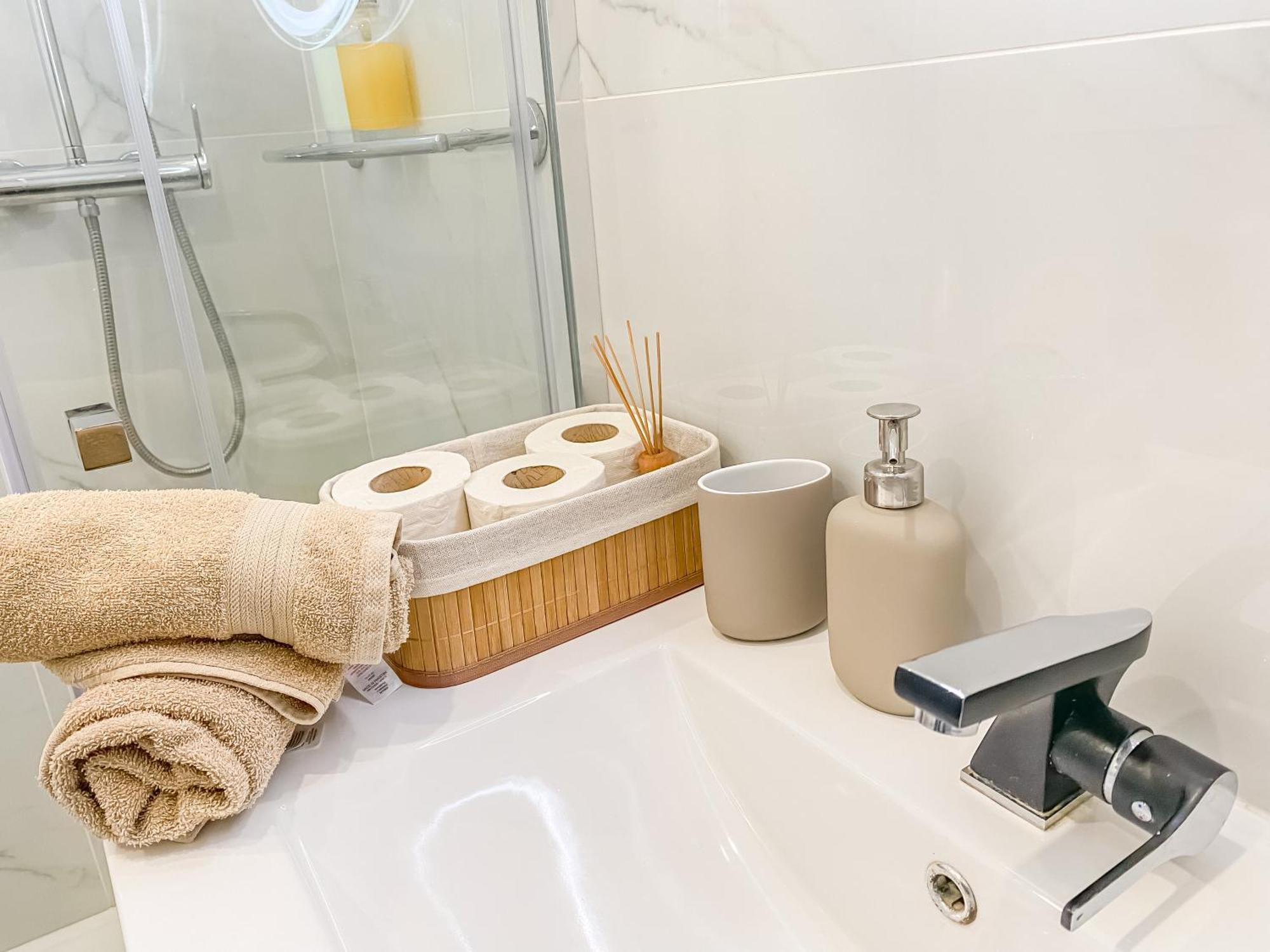 Luxury 2 Min Beach With Balcony, Ocean View, Wifi, Ac, Smarttv Portimão Eksteriør bilde