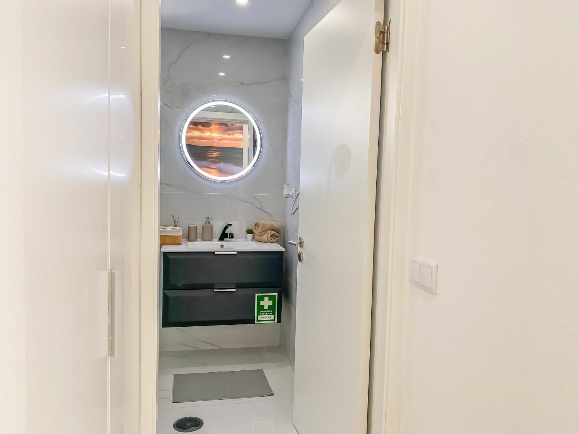 Luxury 2 Min Beach With Balcony, Ocean View, Wifi, Ac, Smarttv Portimão Eksteriør bilde