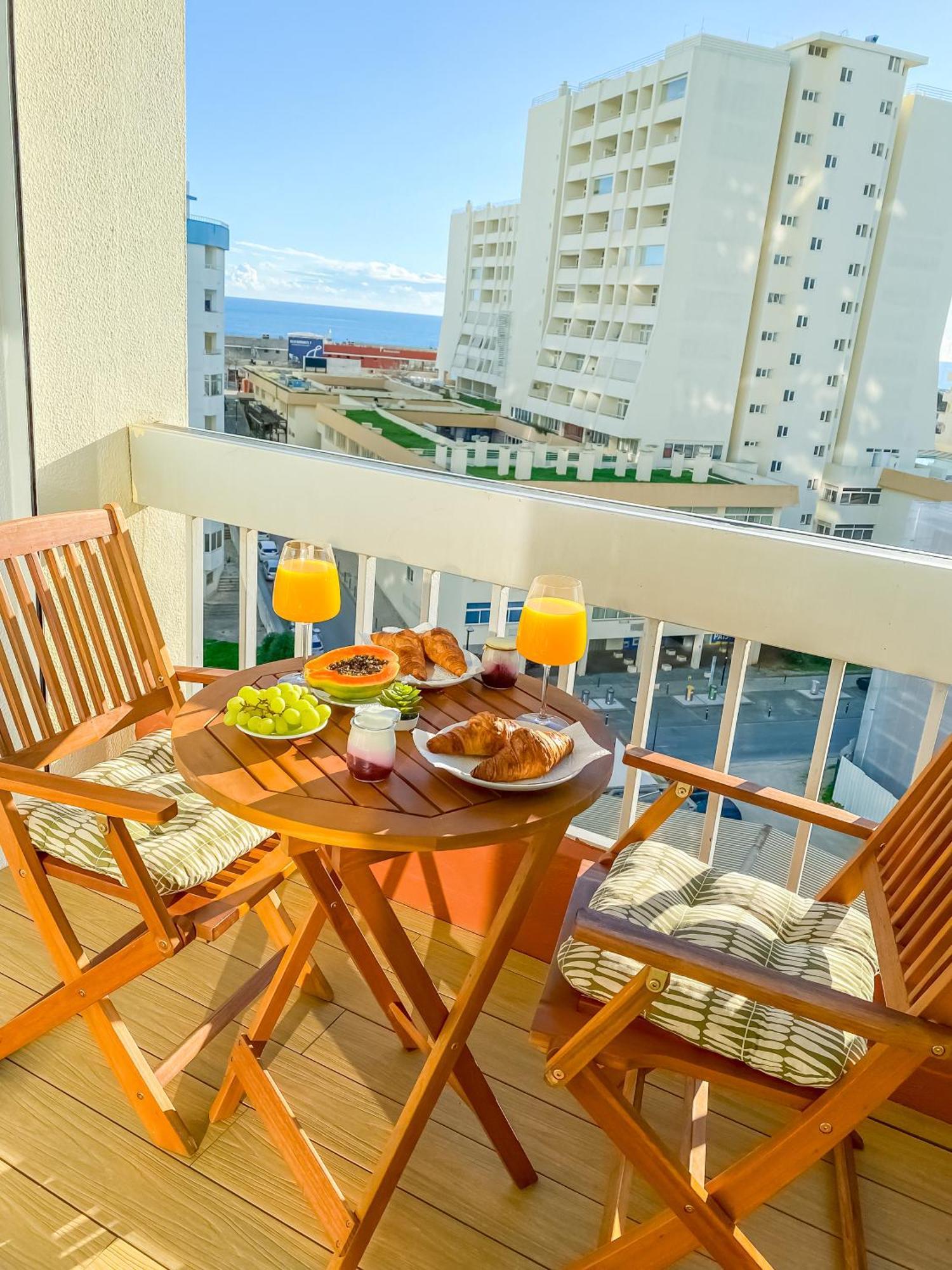 Luxury 2 Min Beach With Balcony, Ocean View, Wifi, Ac, Smarttv Portimão Eksteriør bilde